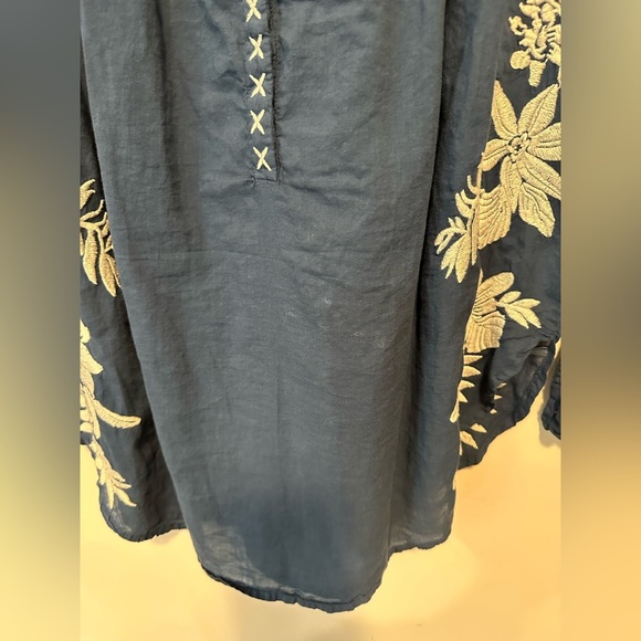 Johnny Was 3J Workshop Blue Long Sleeve Top with White Floral Embroidery Size S - Picture 13 of 13